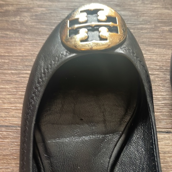 Tory Burch Gold Logo Miller Black Leather Ballet Flats in Size 6 - Picture 4 of 8